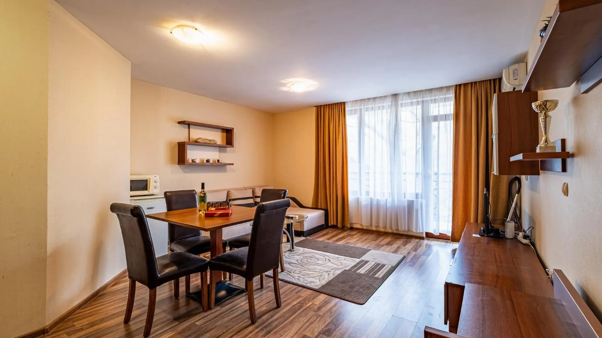 Primrose Apartment With Free Parking Варна